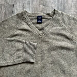Vintage Y2K GAP V-Neck Sweater wool blend